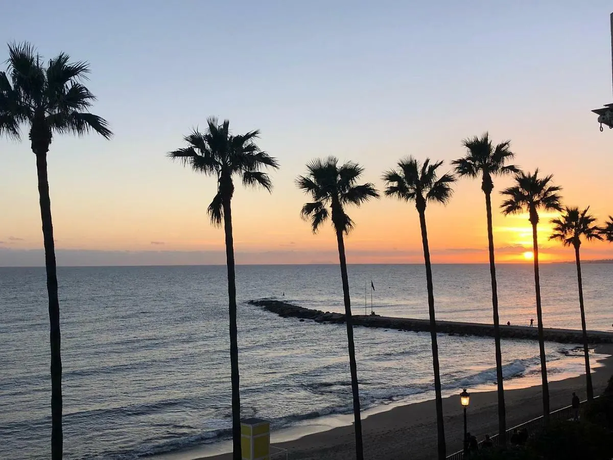 Beachfront Apartment Marbella location